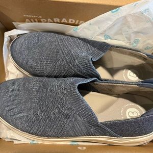 new machine washable sneakers color Bering ash style triumph. Original box